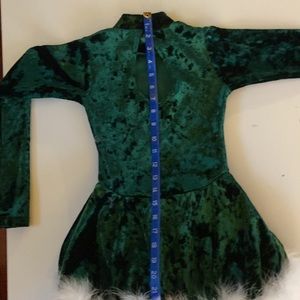 Ice skating outfit size medium child. Velvet with a soft detail in the bottom.